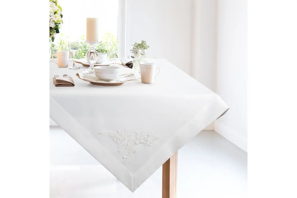 Tulia terítő elegáns díszítéssel Fehér 85x85 cm Végkiárusítás